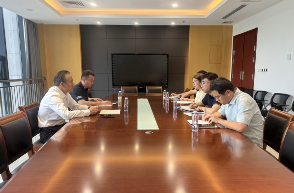 校党委书记汤正华调研指导团学工...