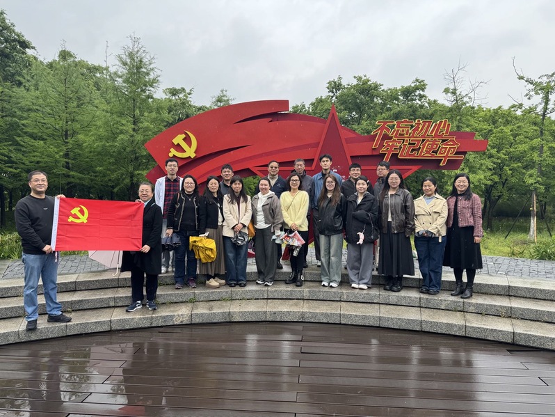 机关党委学生工作处党支部赴新龙...